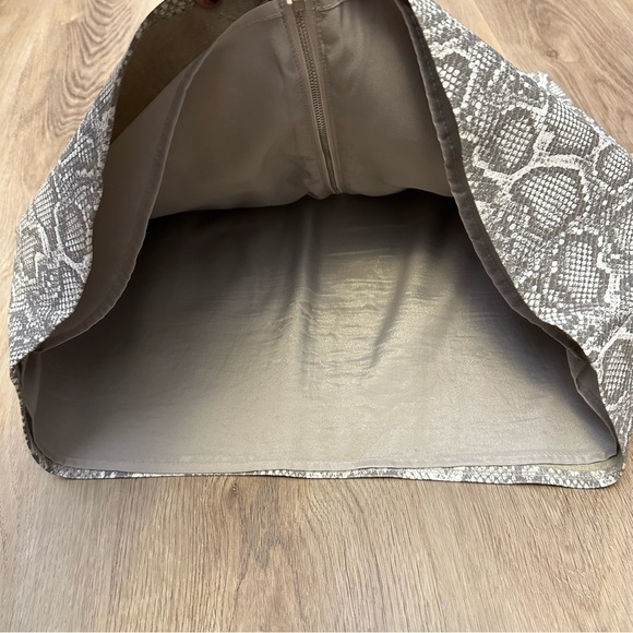 After Market Grey Snakeskin Mini Skirt size M - Picture 5 of 6